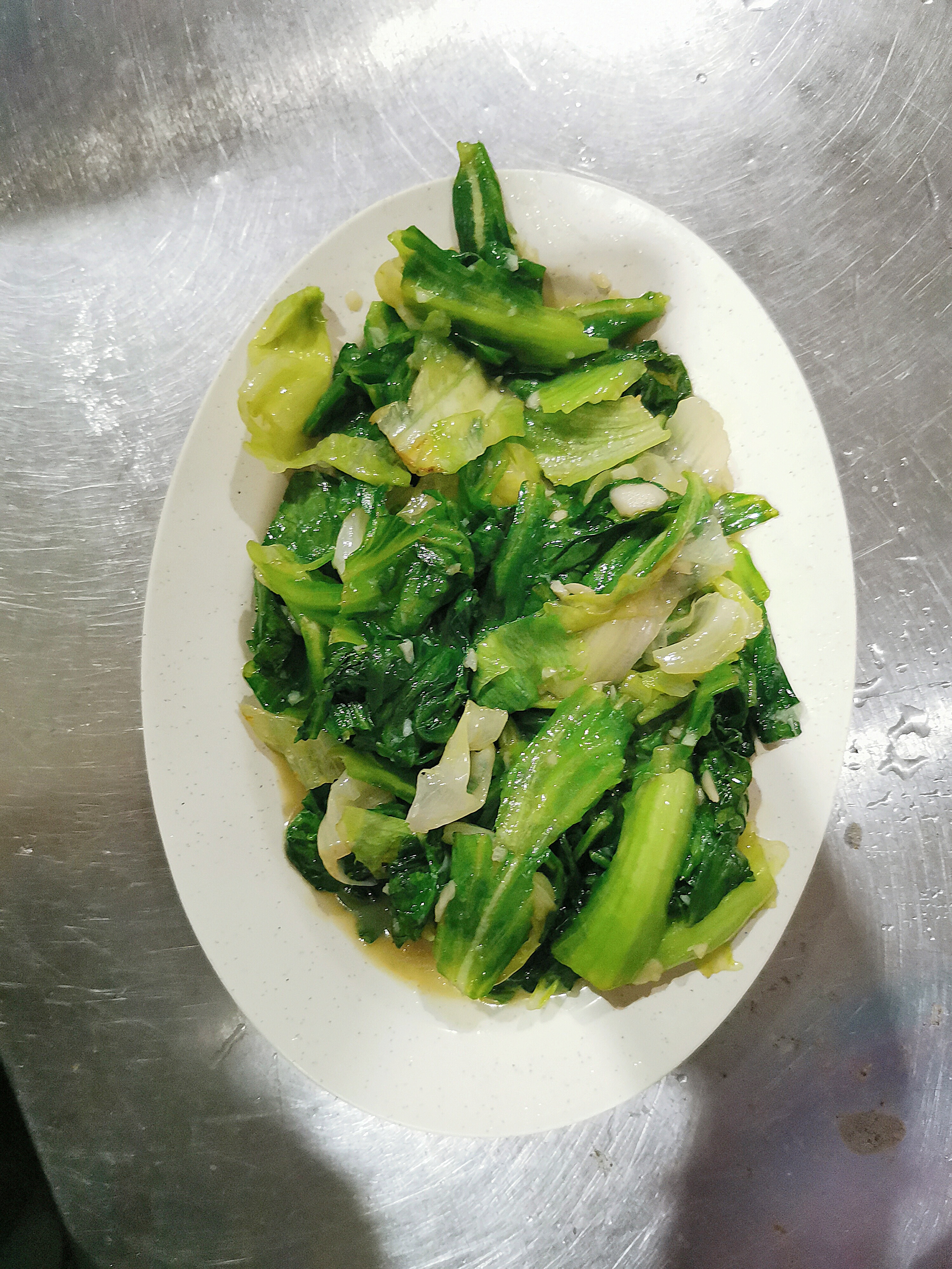 Stir-fried lettuce